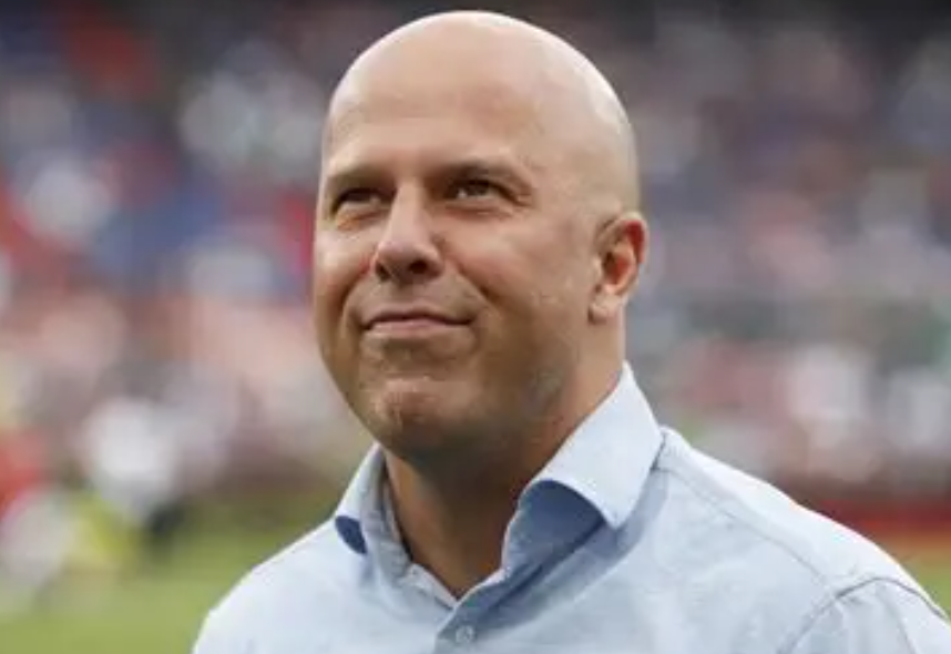 曼聯(lián)客勝利物浦后：阿莫林回應斯洛特&ldquo;大巴&rdquo;質(zhì)疑