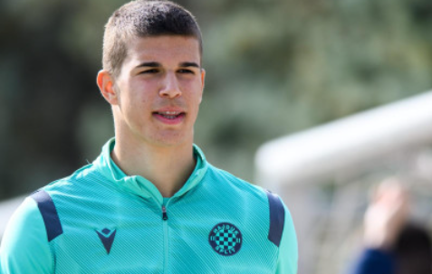 18歲中衛(wèi)武什科維奇獲拜仁關(guān)注，發(fā)展?jié)摿κ懿毮? width=